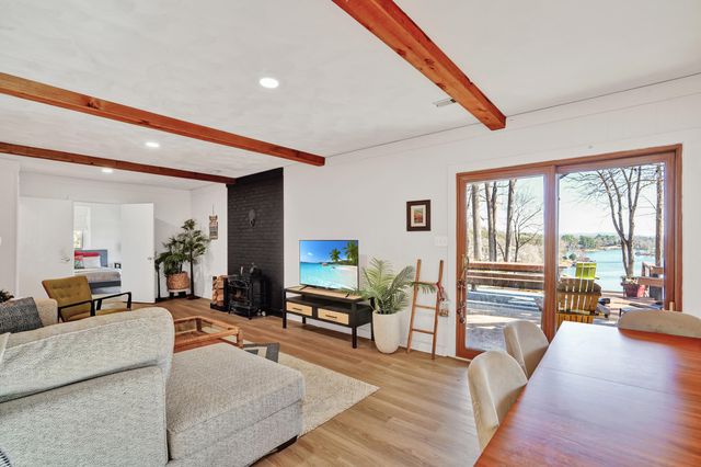 104 Jayson TER, Moneta, VA 24121