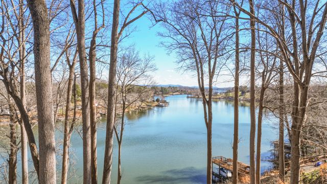 104 Jayson TER, Moneta, VA 24121