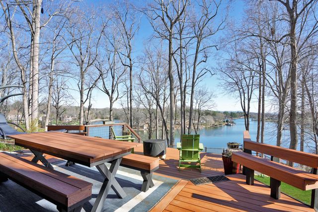 104 Jayson TER, Moneta, VA 24121