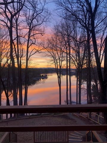 104 Jayson TER, Moneta, VA 24121