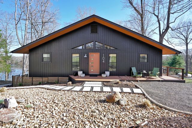 104 Jayson TER, Moneta, VA 24121