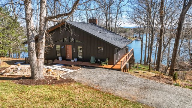 104 Jayson TER, Moneta, VA 24121