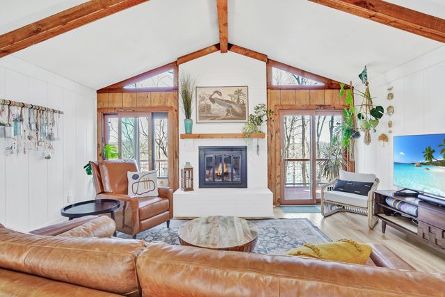 104 Jayson TER, Moneta, VA 24121