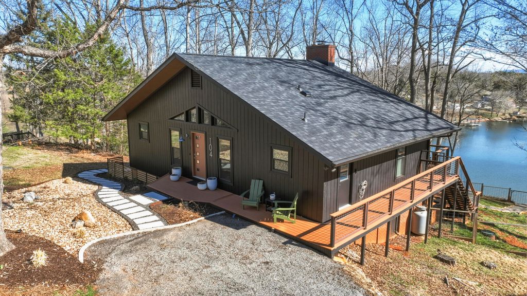 104 Jayson TER, Moneta, VA 24121