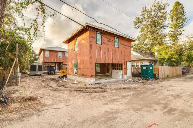 2011 10TH STREET N, St Petersburg, FL 33704