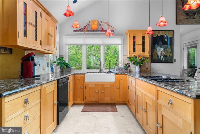 1121 SWAMP RD, Furlong, PA 18925