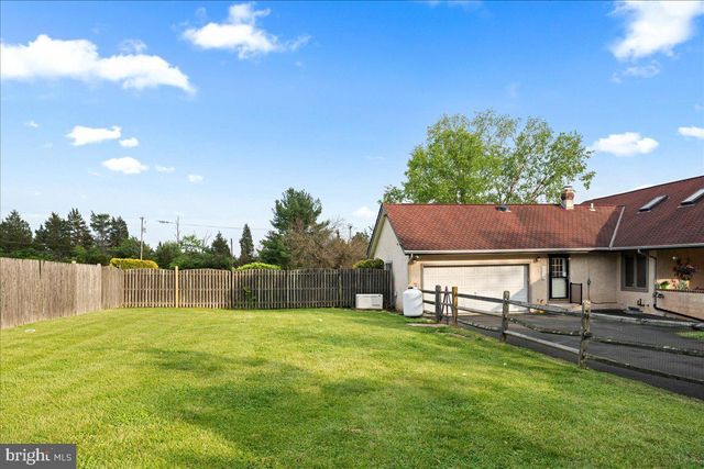 1121 SWAMP RD, Furlong, PA 18925
