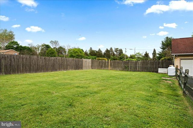 1121 SWAMP RD, Furlong, PA 18925