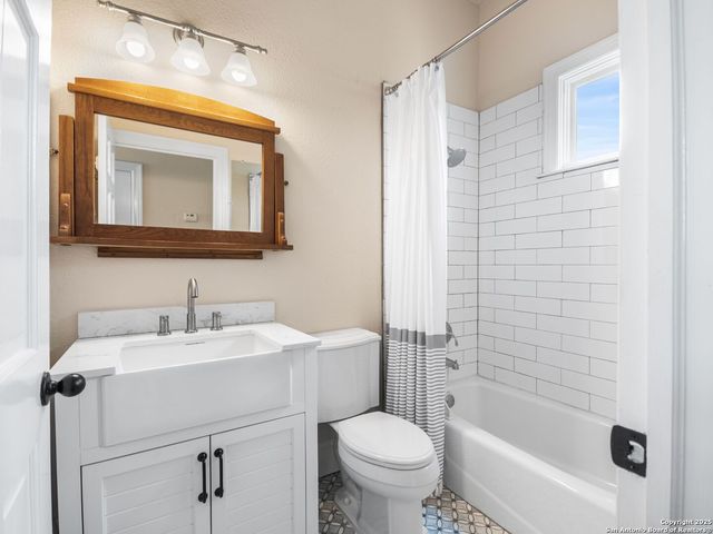 126 daniel, San Antonio, TX 78204