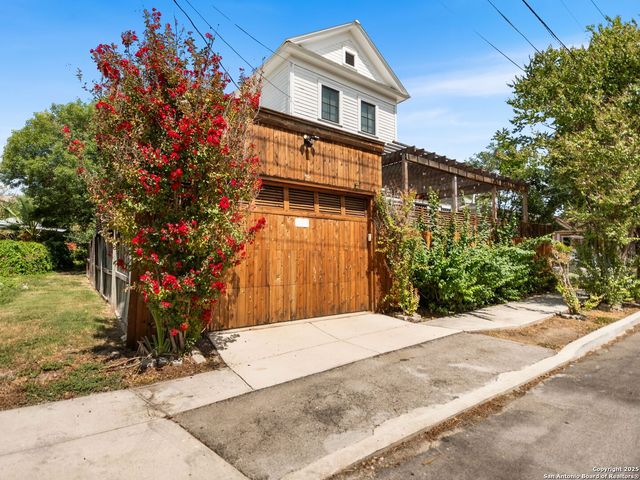 126 daniel, San Antonio, TX 78204