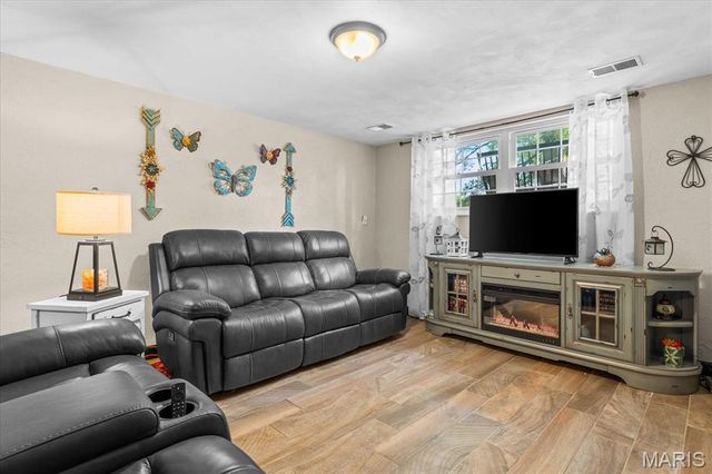 197 Huntleigh Drive, Belleville, IL 62220