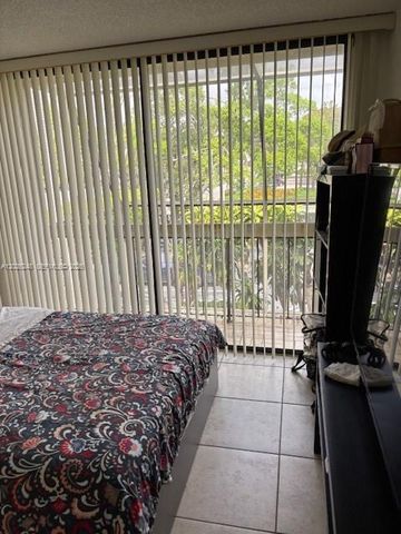 3190 Bird Ave 15, Coconut Grove, FL 33133