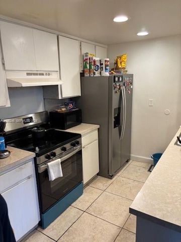 3190 Bird Ave 15, Coconut Grove, FL 33133