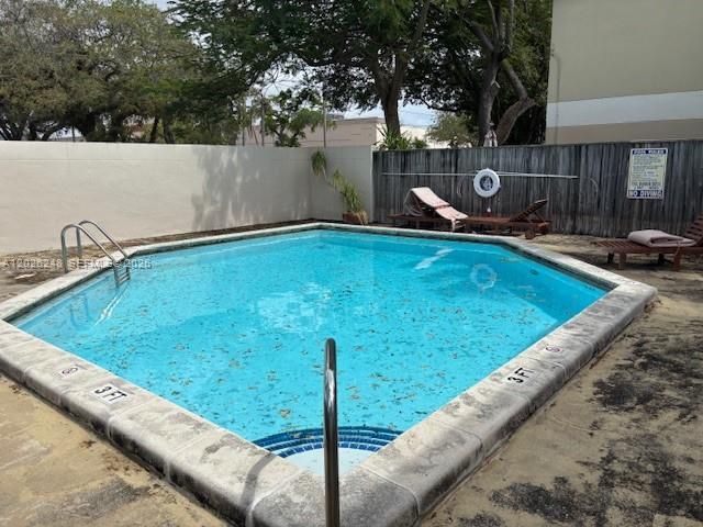 3190 Bird Ave 15, Coconut Grove, FL 33133