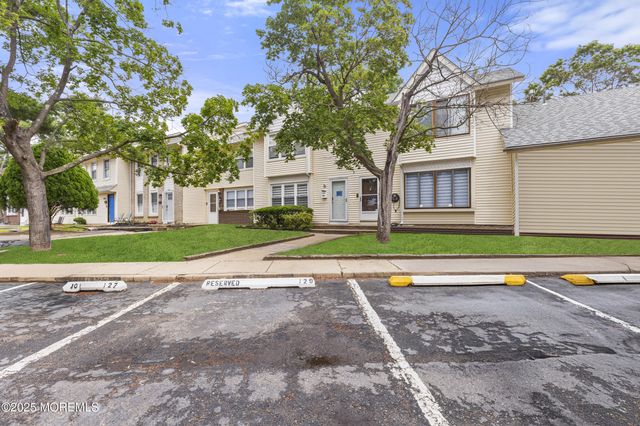 129 Tudor Court, Lakewood, NJ 08701