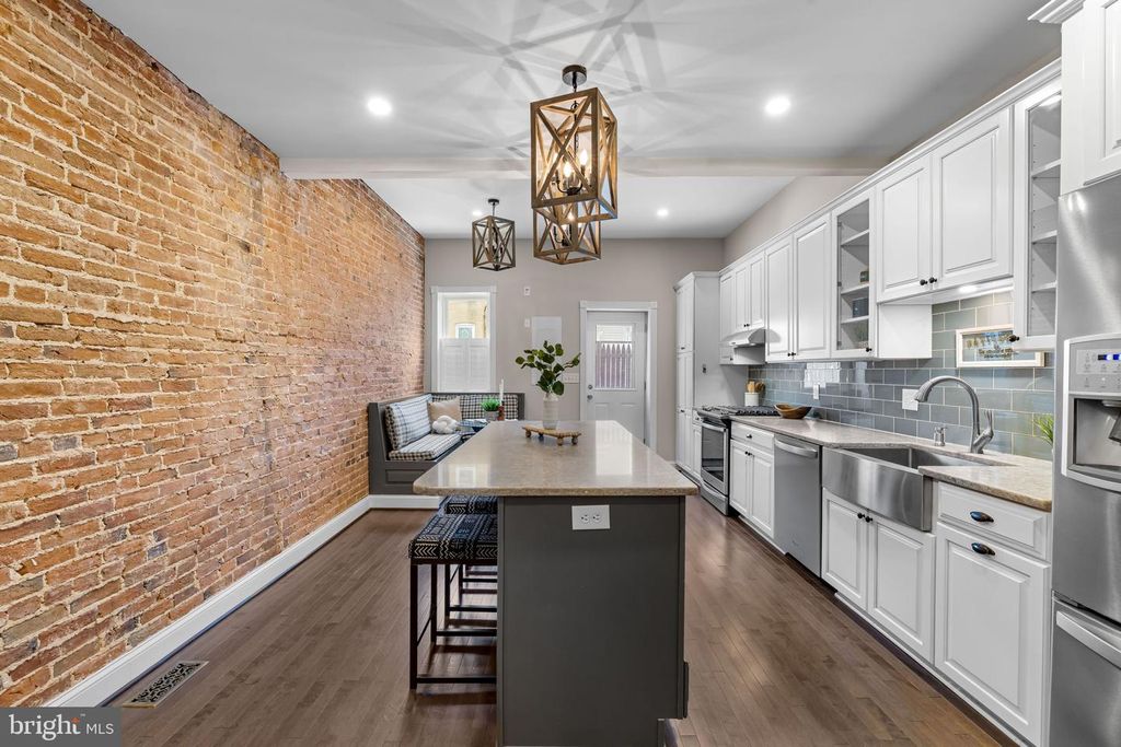 Image 9 of property listing at 1607 LIGHT ST, Baltimore, MD 21230