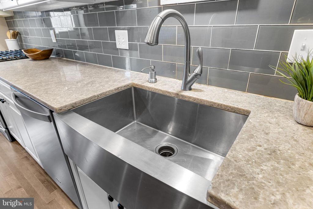 Image 13 of property listing at 1607 LIGHT ST, Baltimore, MD 21230