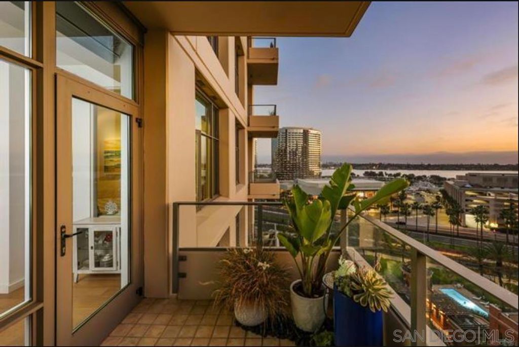 Image 1 of property listing at 550 Front Street 1007, San Diego, CA 92101