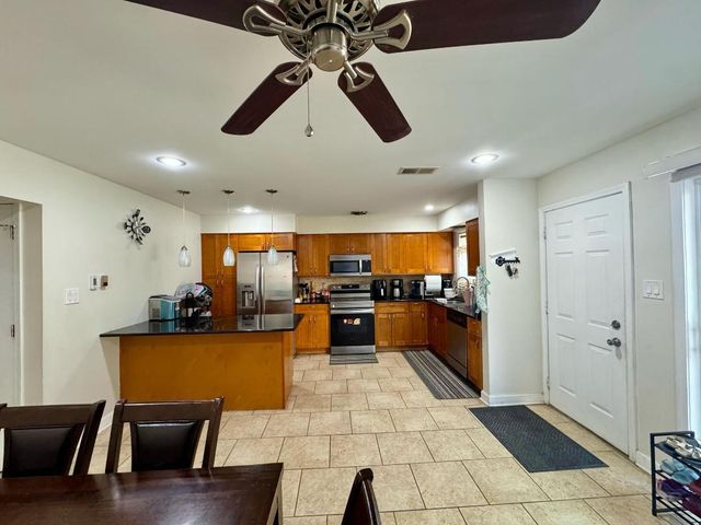 1S215 Stratford Lane, Villa Park, IL 60181