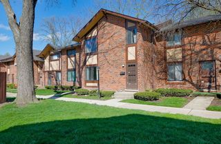 1S215 Stratford Lane, Villa Park, IL 60181