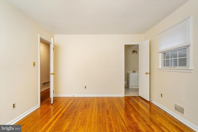 5 CHARRED OAK LA, East Windsor, NJ 08520