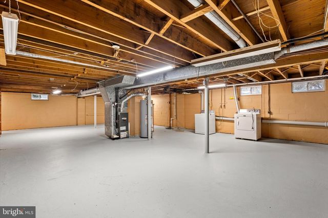 5 CHARRED OAK LA, East Windsor, NJ 08520