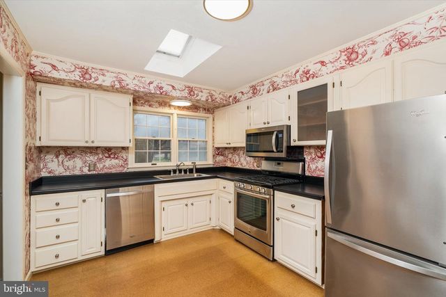 5 CHARRED OAK LA, East Windsor, NJ 08520