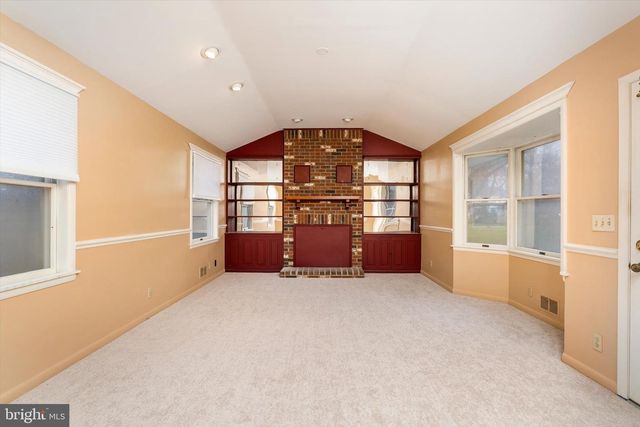 5 CHARRED OAK LA, East Windsor, NJ 08520