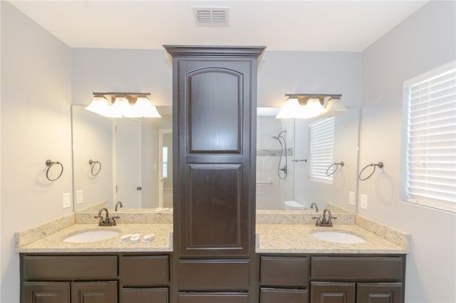 712 E Hill Ave, Alice, TX 78332