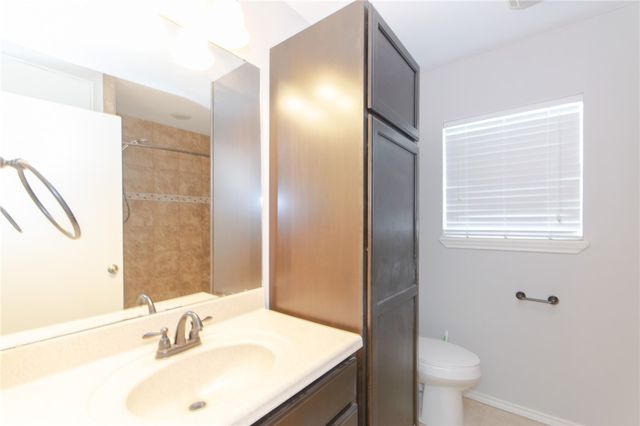 712 E Hill Ave, Alice, TX 78332