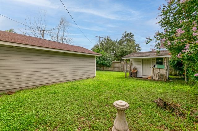 712 E Hill Ave, Alice, TX 78332