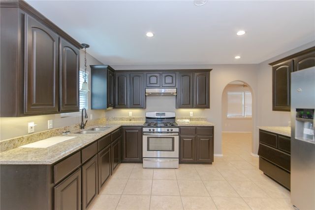 712 E Hill Ave, Alice, TX 78332