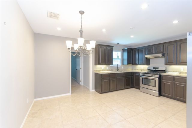 712 E Hill Ave, Alice, TX 78332