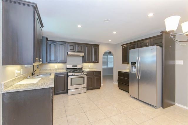 712 E Hill Ave, Alice, TX 78332