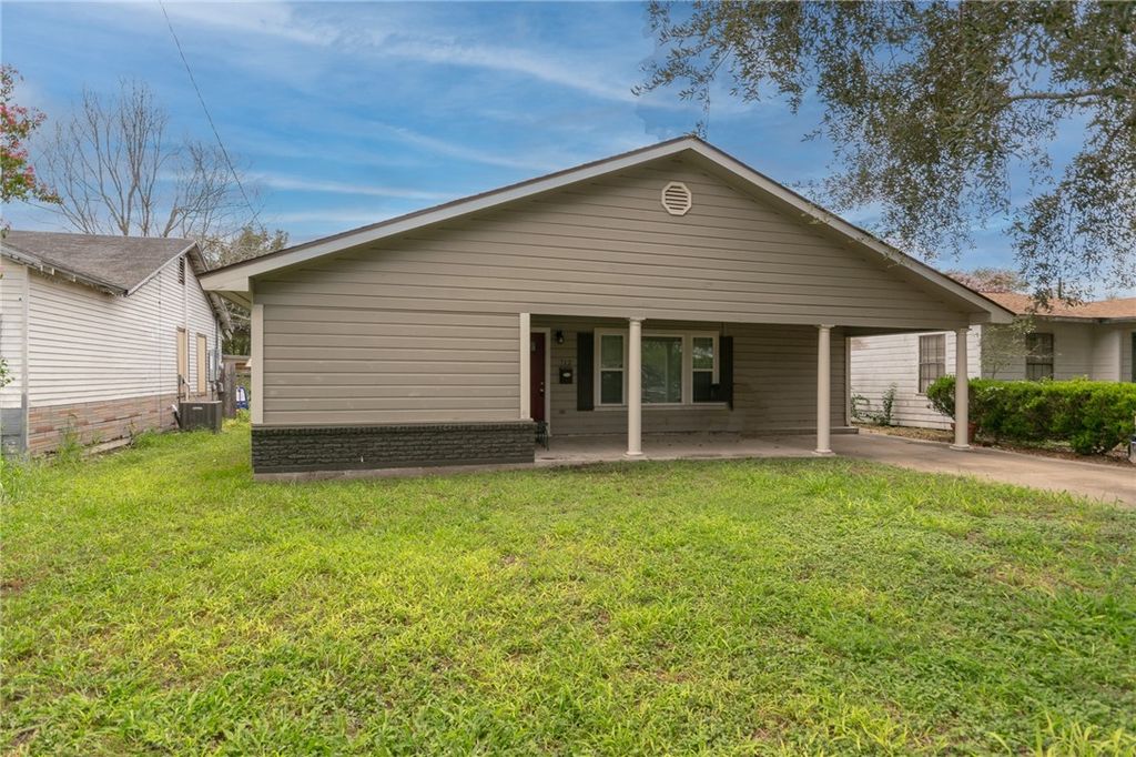 712 E Hill Ave, Alice, TX 78332