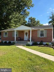 6921 UNIVERSITY DR, Middle River, MD 21220