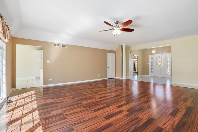 2200 E Gaisor Court, Crete, IL 60417