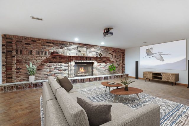 2200 E Gaisor Court, Crete, IL 60417