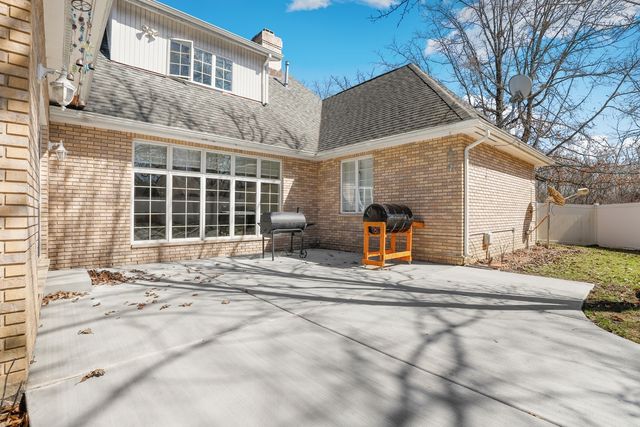 2200 E Gaisor Court, Crete, IL 60417