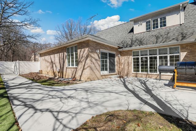 2200 E Gaisor Court, Crete, IL 60417