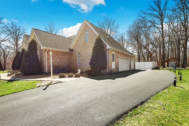 2200 E Gaisor Court, Crete, IL 60417