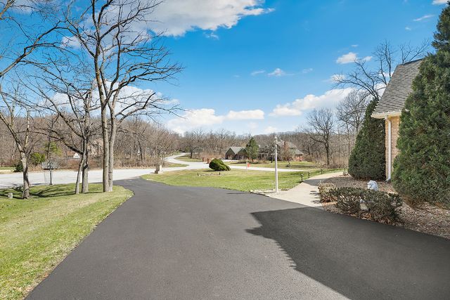 2200 E Gaisor Court, Crete, IL 60417