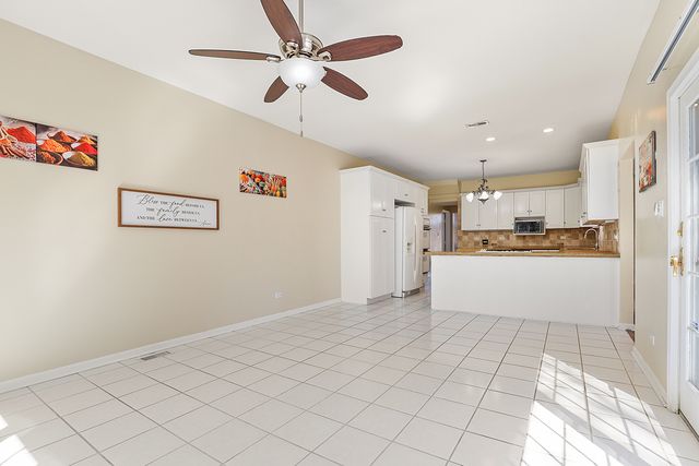 2200 E Gaisor Court, Crete, IL 60417