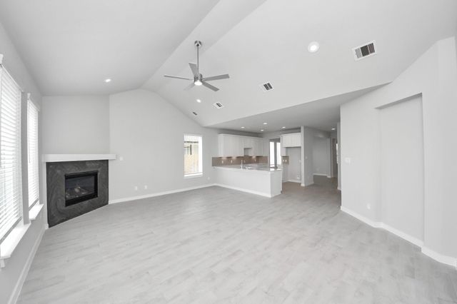 2107 Della Lakes Court, Fresno, TX 77545