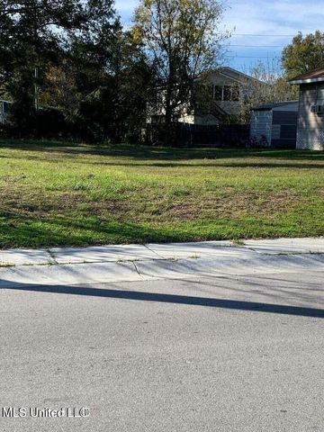 187 Maple Street, Biloxi, MS 39530