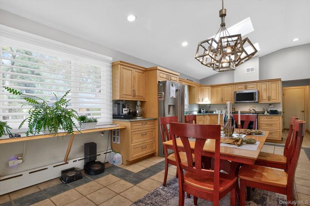 14 Sunderland Place, Suffern, NY 10901