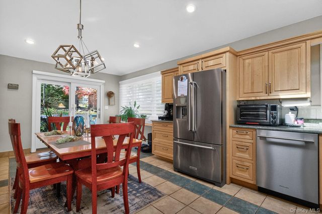 14 Sunderland Place, Suffern, NY 10901