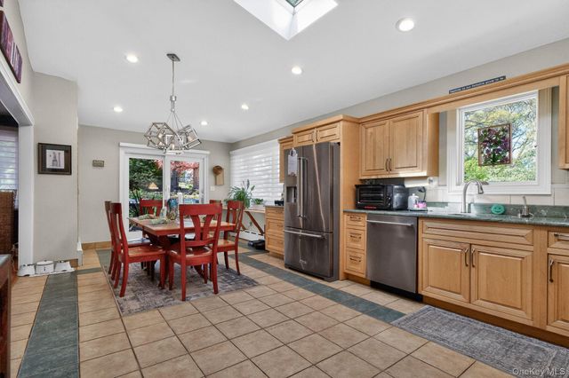 14 Sunderland Place, Suffern, NY 10901