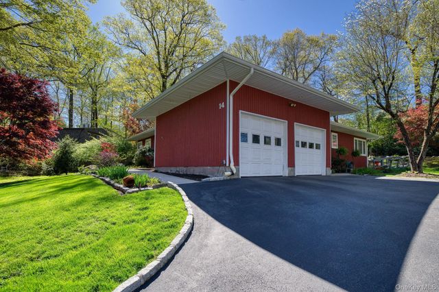 14 Sunderland Place, Suffern, NY 10901