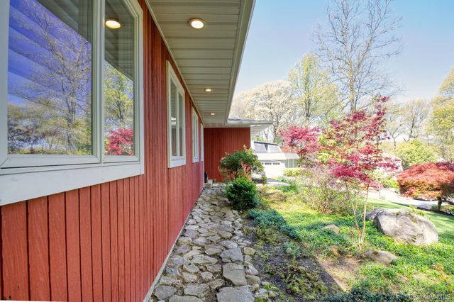 14 Sunderland Place, Suffern, NY 10901